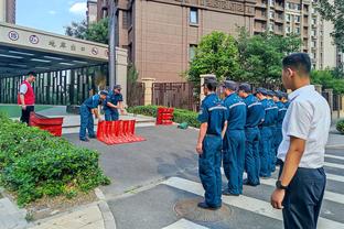 ?神锋再现！37岁卡瓦尼上演帽子戏法！挑射爆抽点射无所不能